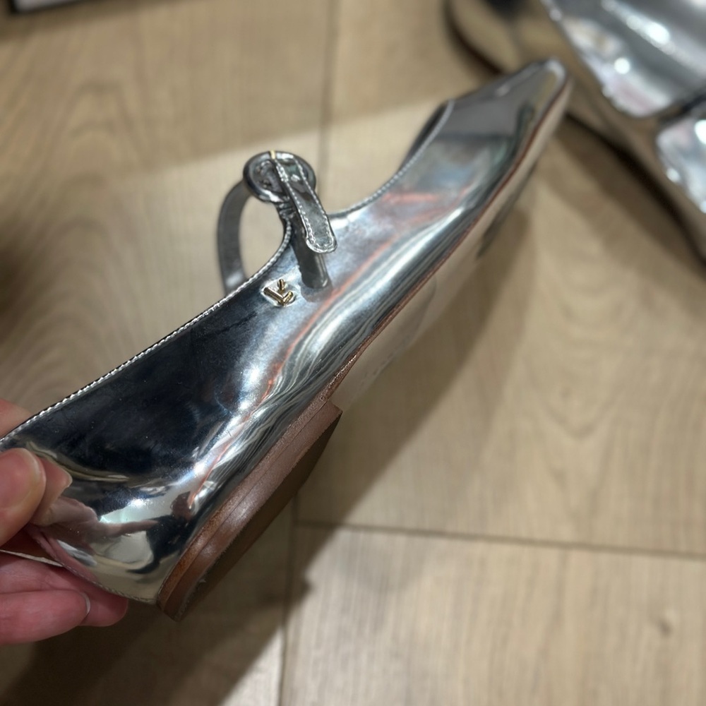 Larroude Blair Ballet Flat In Silver Specchio size 7.5. Preowned in box - Picture 2 of 10